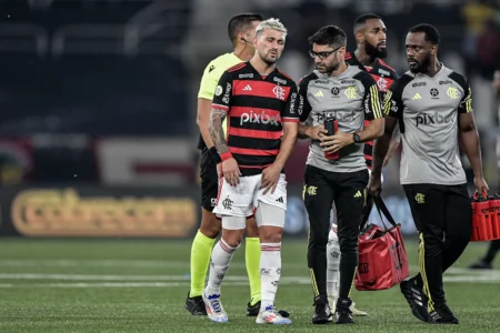 Arrascaeta sente dor na coxa esquerda em clássico e será reavaliado pelo Flamengo