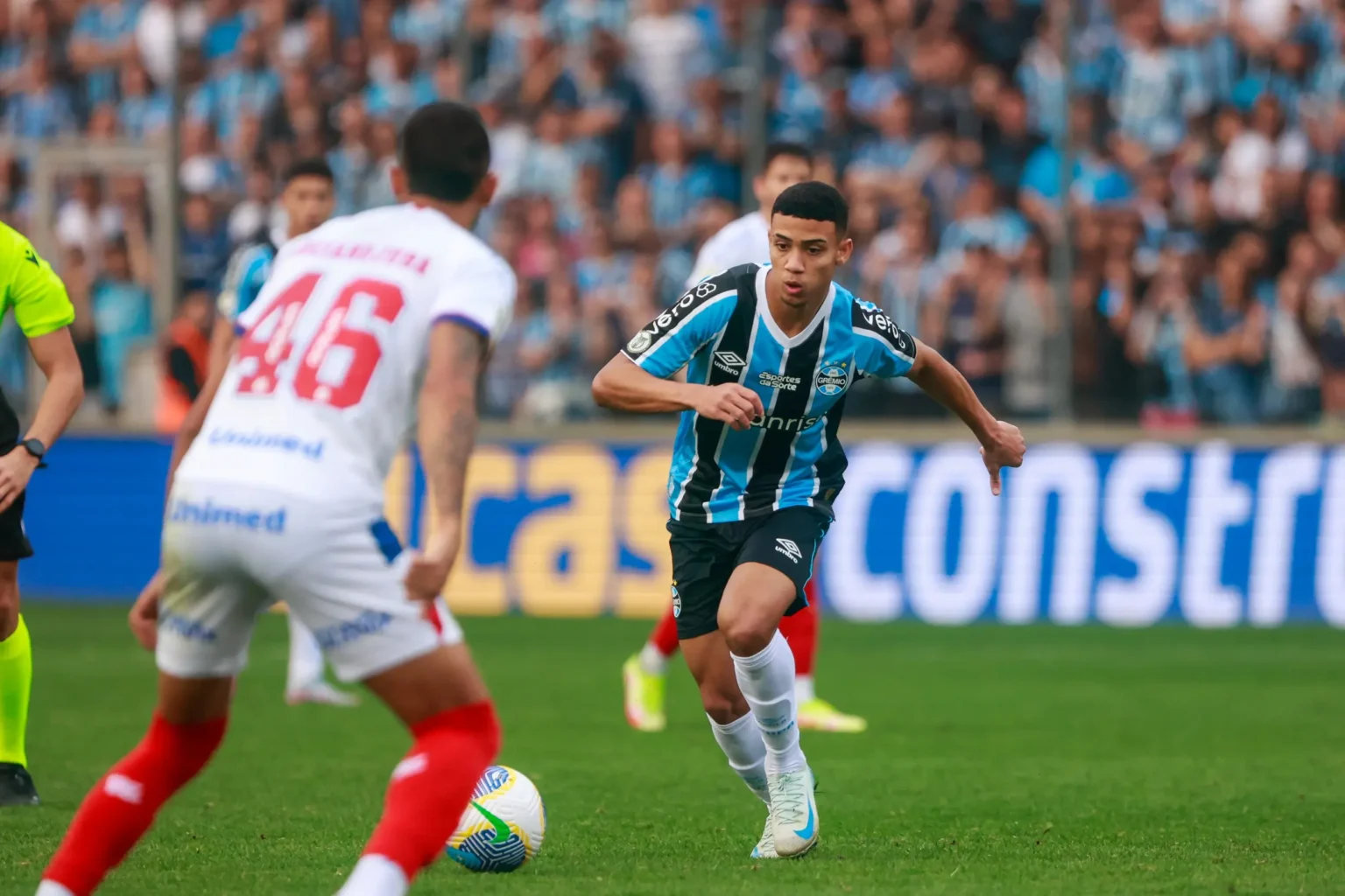 Atacante do Grêmio próximo de ir para clube inglês, Renato confirma negociação adiantada