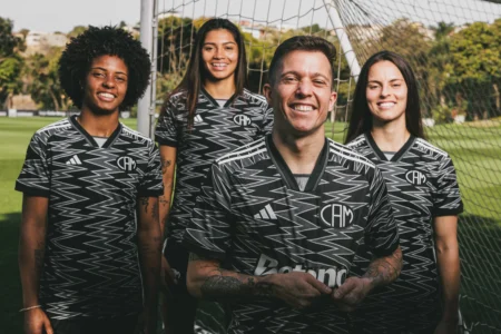 Atlético-MG Apresenta Terceiro Uniforme: Fotos Exclusivas dos Jogadores com a Nova Camisa