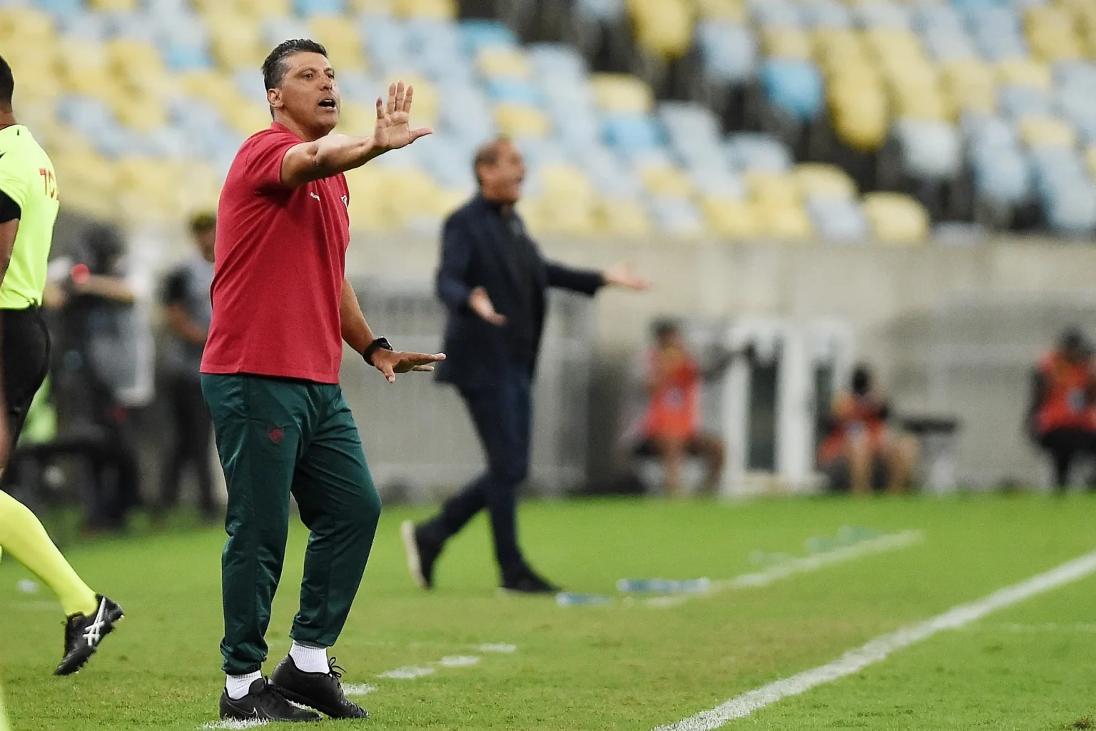 Auxiliar do Fluminense elogia postura da equipe e destaca busca incansável pela vitória: "Pena que não conseguimos"