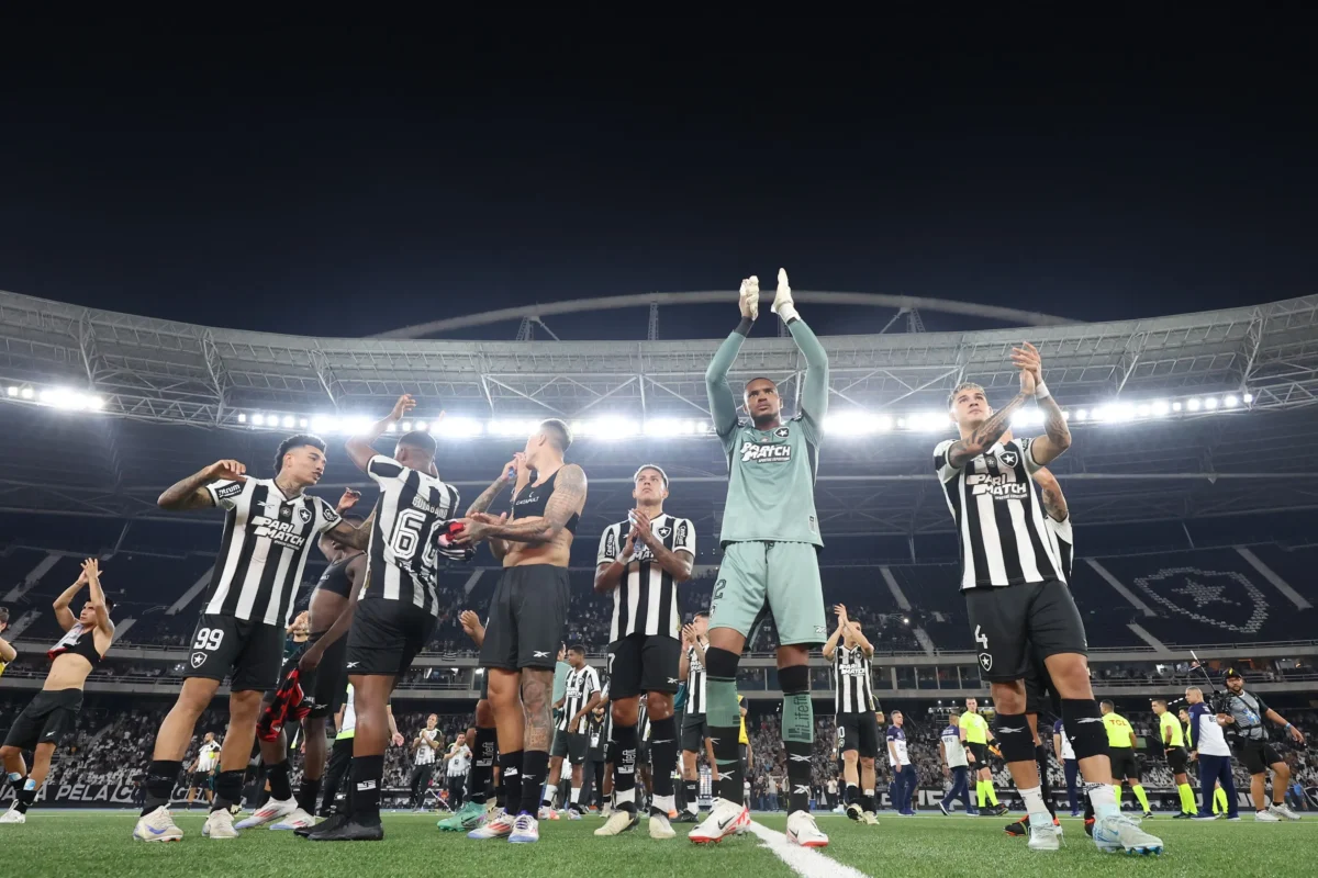 "Botafogo 4 x 1 Flamengo: Gatito e Bruno Henrique se envolvem em discussão após jogo"