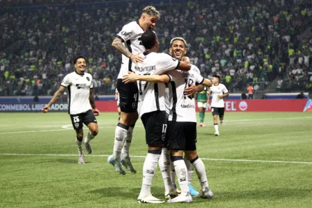 Botafogo avança para as quartas de final da Copa Libertadores após 7 anos.