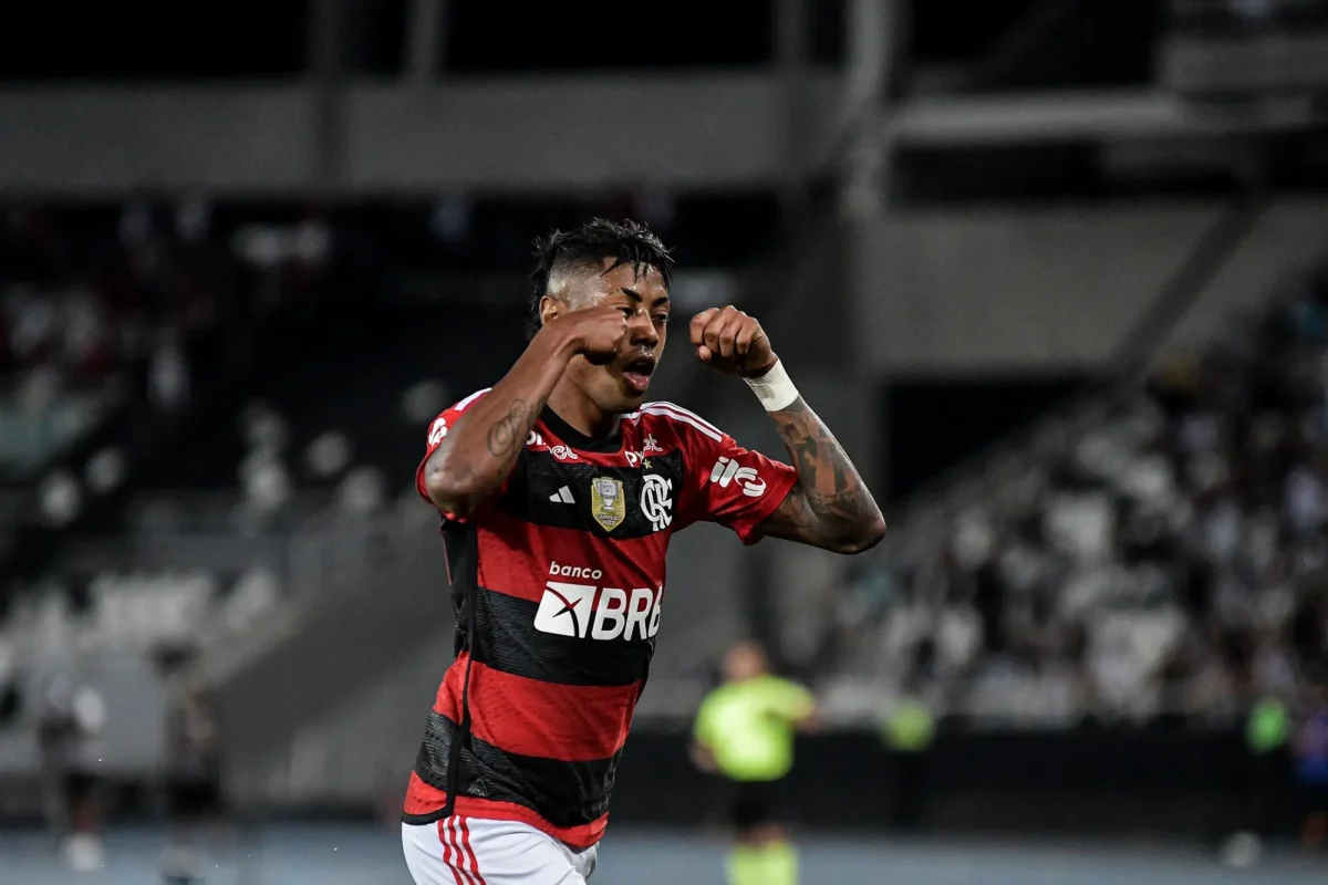 Bruno Henrique retorna ao time titular do Flamengo em estádio onde costuma brilhar