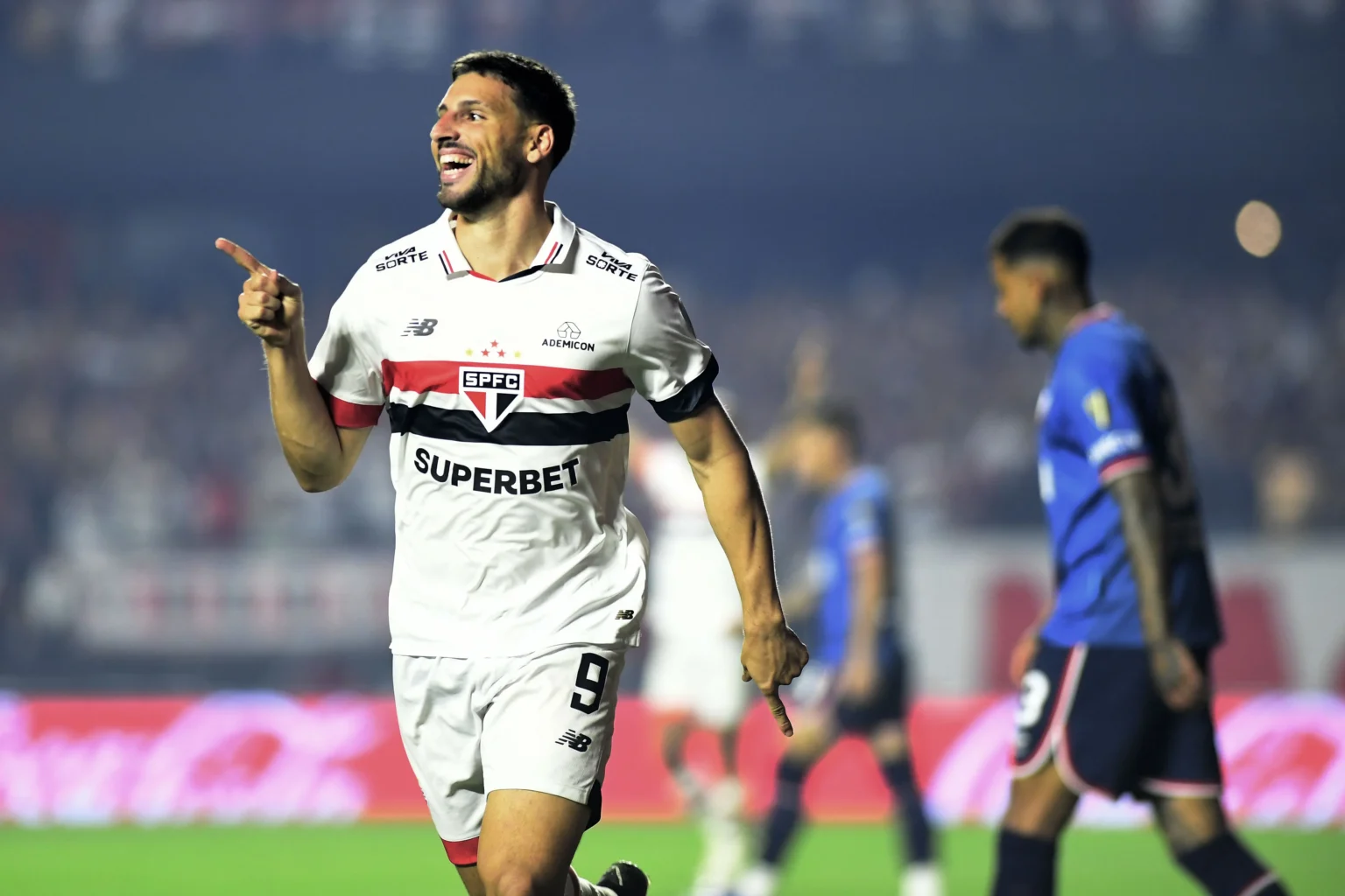 Calleri e Lucas comemoram classificação do São Paulo e projetam confronto difícil contra Botafogo na Copa Libertadores