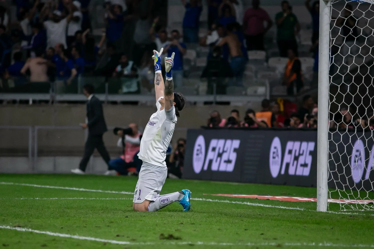 Cássio, Goleiro do Cruzeiro, Fala Abertamente sobre Saúde Mental: "Psicóloga, Psiquiatra e Medicação".