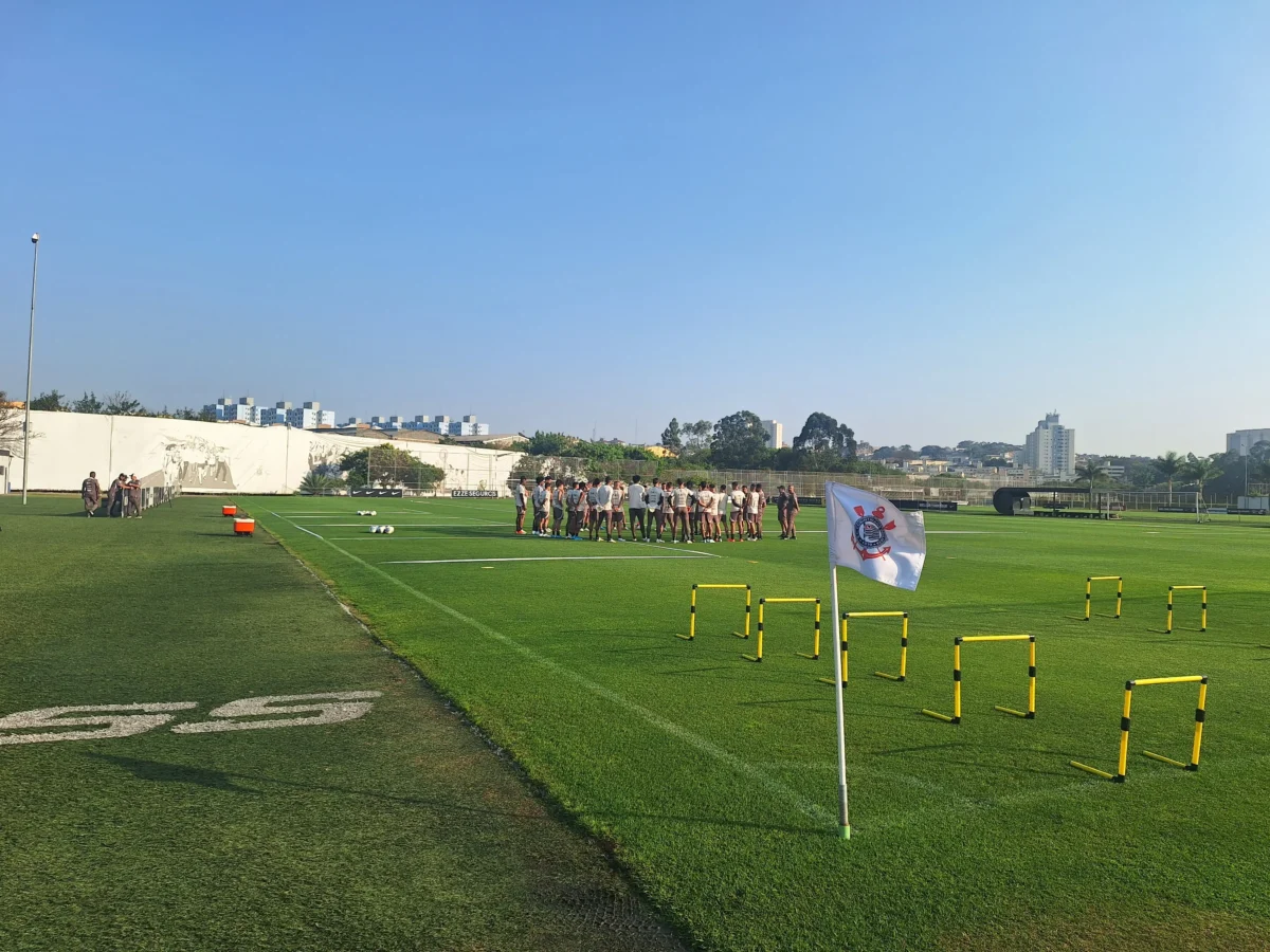 Corinthians terá alterações na defesa e ataque no confronto contra o Flamengo.