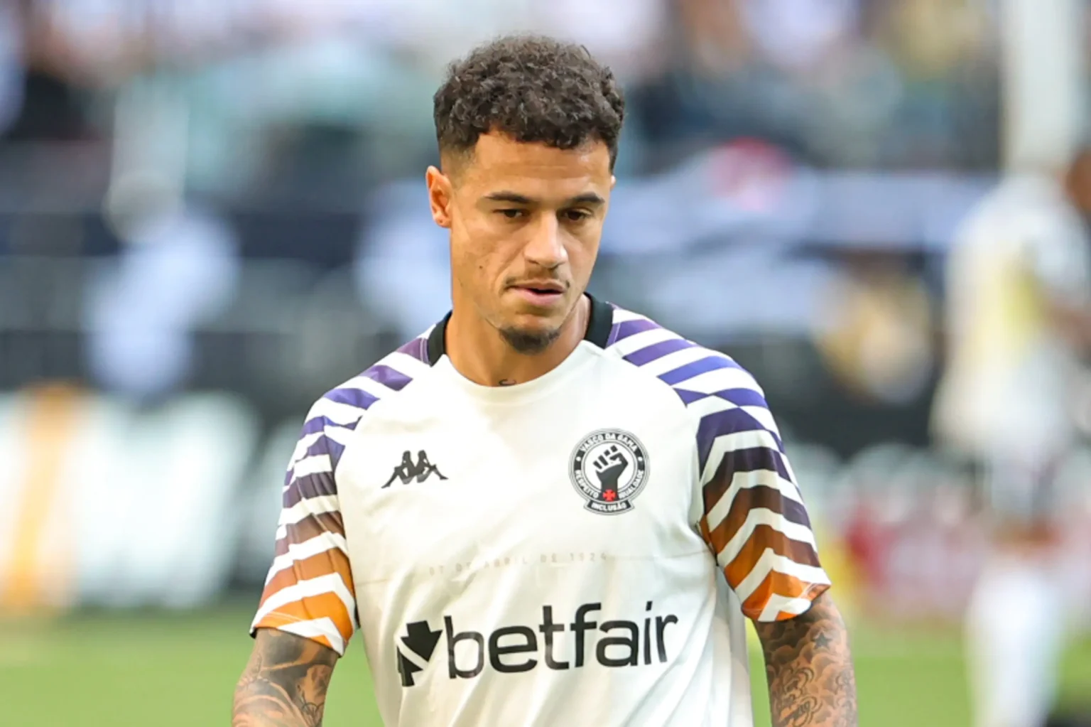 Covid-19 atinge o elenco do Vasco: Coutinho e David ficam de fora do jogo contra o Athletico