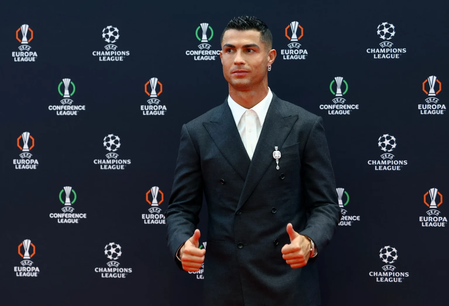 Cristiano Ronaldo é agraciado com prêmio por realizações na Liga dos Campeões da UEFA