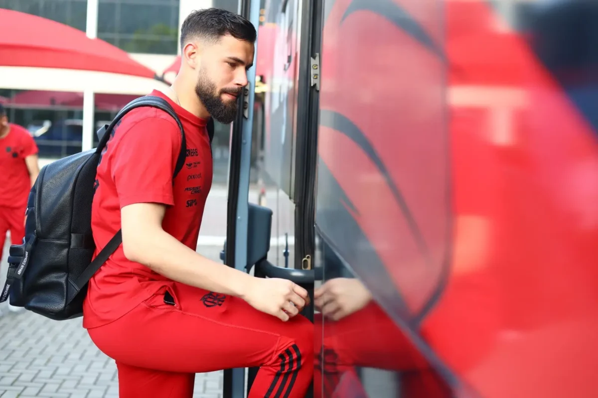 Escalação do Flamengo: Matheus Cunha volta a ser titular; Victor Hugo fica de fora da lista