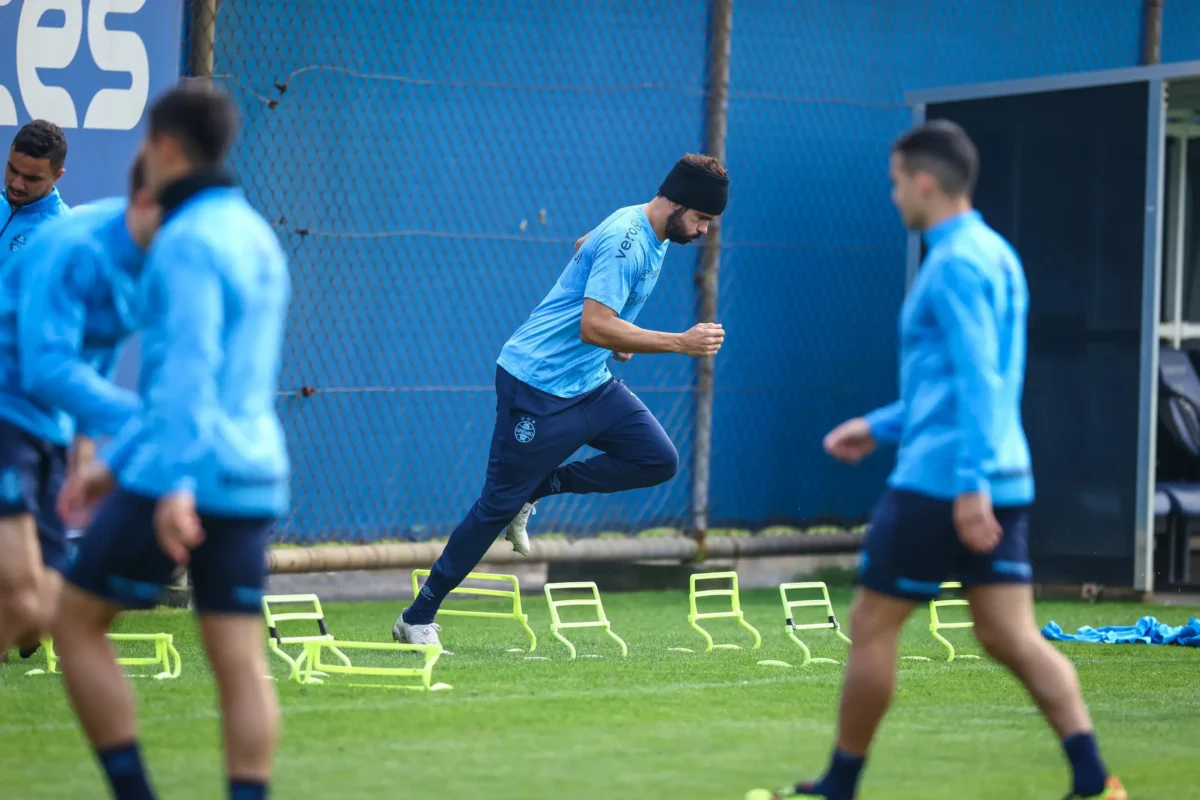 Escalação do Grêmio: Diego Costa treina, Renato deve manter time com dois volantes ou meias, confira.