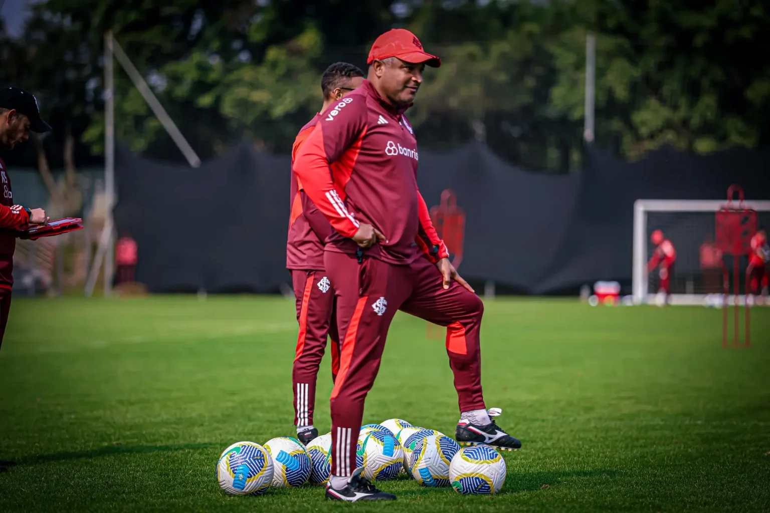 Escalação do Inter para o jogo contra o Atlético-GO: Roger manda equipe com Vitão e Bruno Henrique de volta