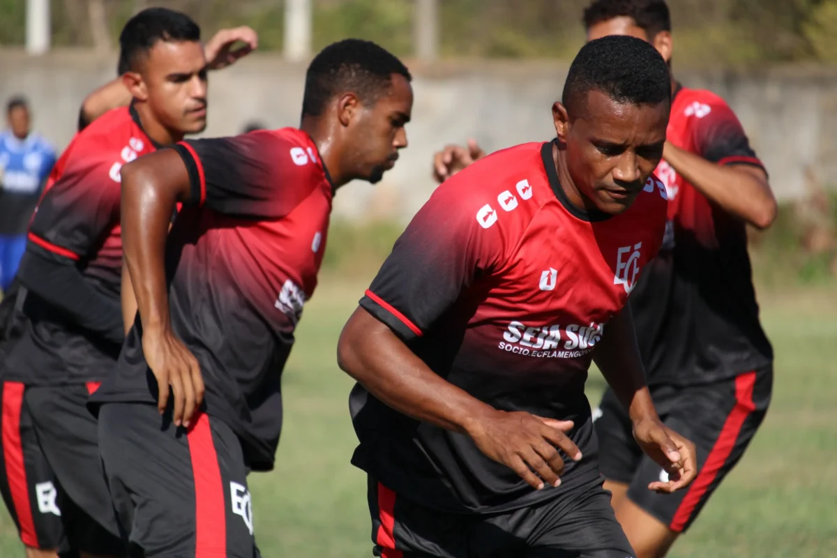 Flamengo-PI se prepara para enfrentar o Atlético-PI após adiamento de jogo: técnico define escalação.