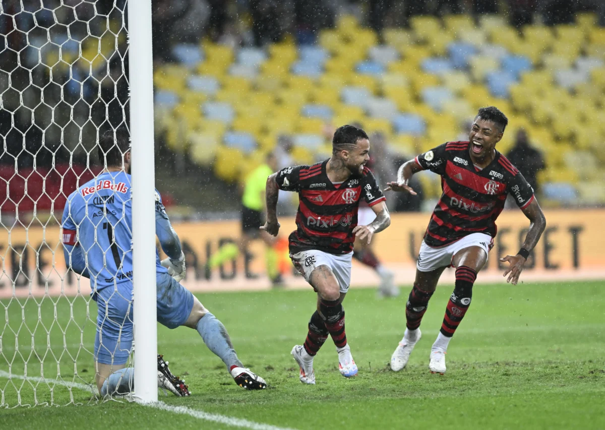 Flamengo registra menor público no Maracanã desde janeiro de 2023 na partida contra o Bragantino