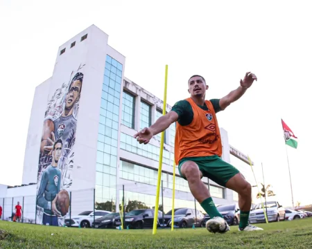 "Fluminense Anuncia Ausência de André e Cano em Jogo Contra o Juventude"