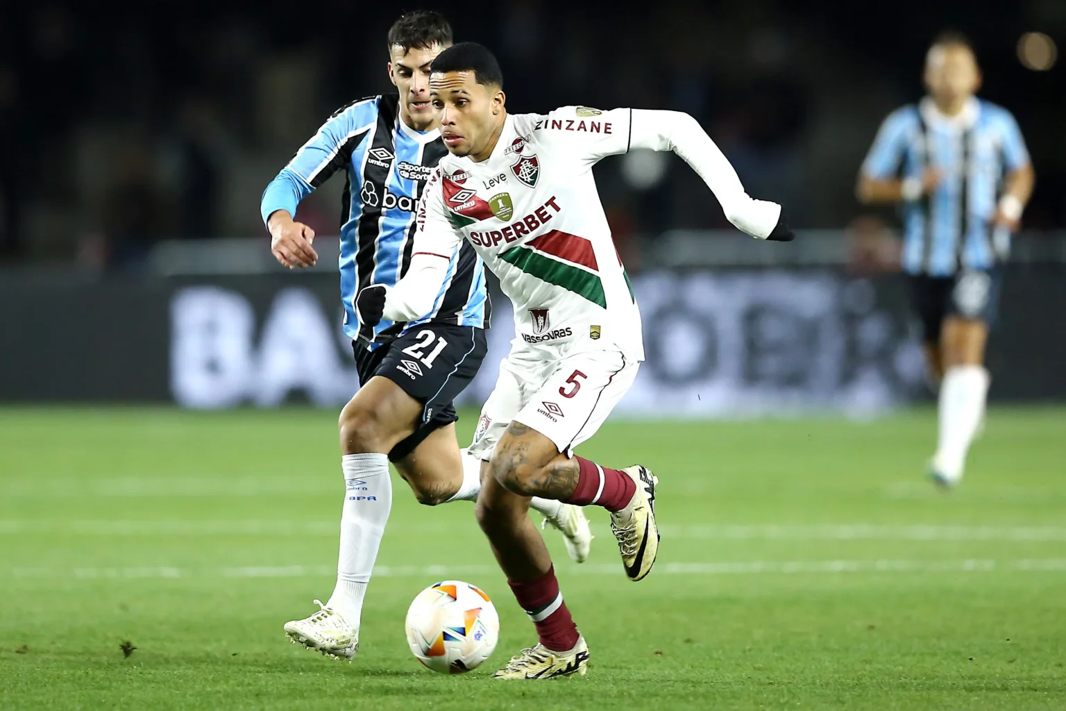 Fluminense atinge R$ 357 milhões em vendas com Alexsander na gestão de Mário Bittencourt