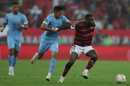 Gerson tranqüiliza torcedores do Flamengo após sentir dor no final da partida: "Vou me recuperar, pois domingo é jogo importante"