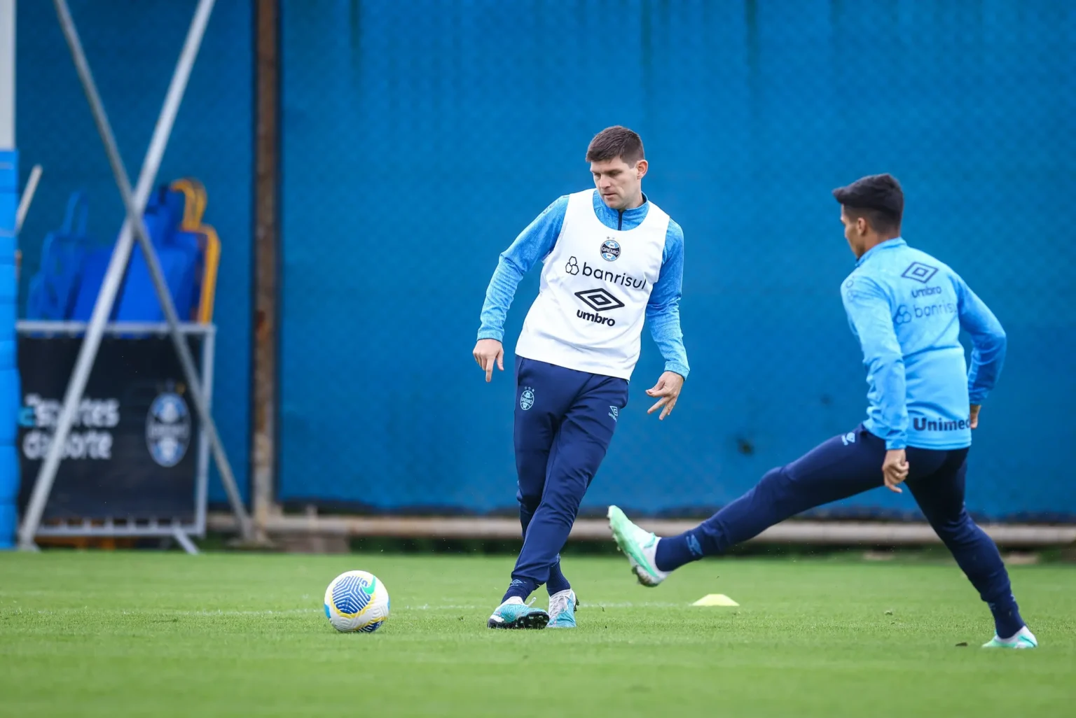 Grêmio: Kannemann se junta ao treino e Diego Costa permanece como dúvida para o próximo jogo