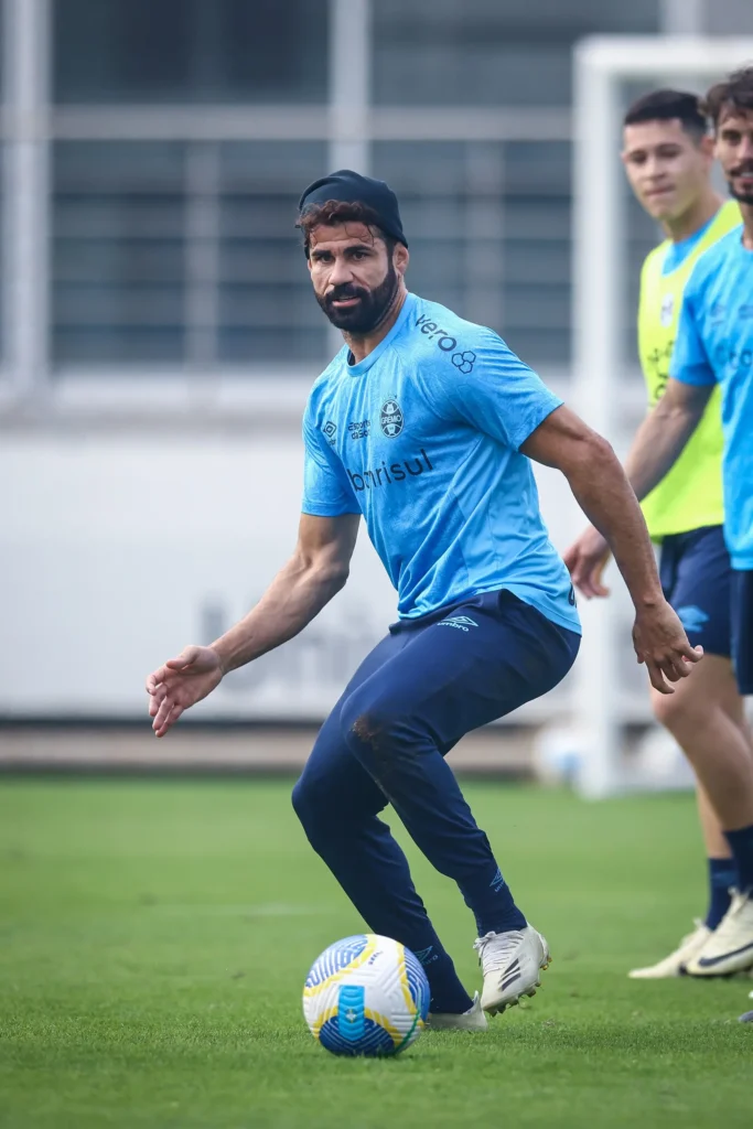 Grêmio mantém titulares e escala Diego Costa para o duelo contra o Bahia; confira os relacionados