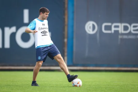 Grêmio sofre com duas baixas no meio-campo para enfrentar o Fluminense; confira os relacionados.