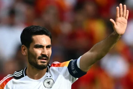 Ilkay Gündogan Anuncia Aposentadoria da Seleção Alemã e Negocia Retorno ao Manchester City