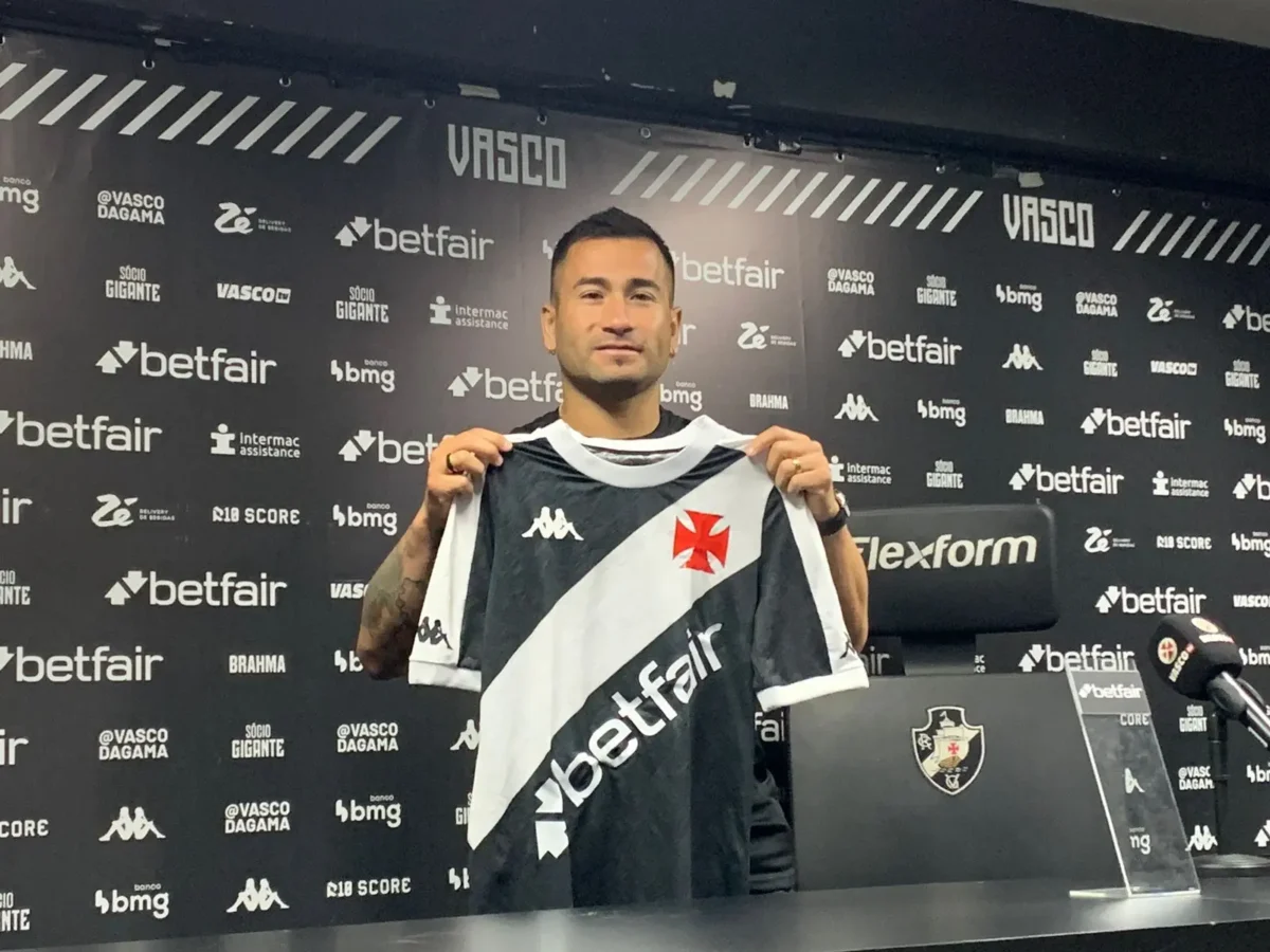 Jean David é apresentado oficialmente pelo Vasco: "Onde merece, mirando títulos e vaga na Libertadores"