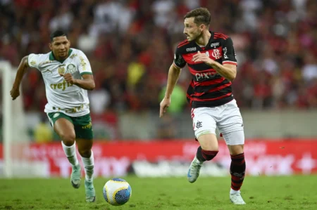 Lesão no ligamento cruzado: Viña, do Flamengo, passa por cirurgia e fica de fora do restante de 2024