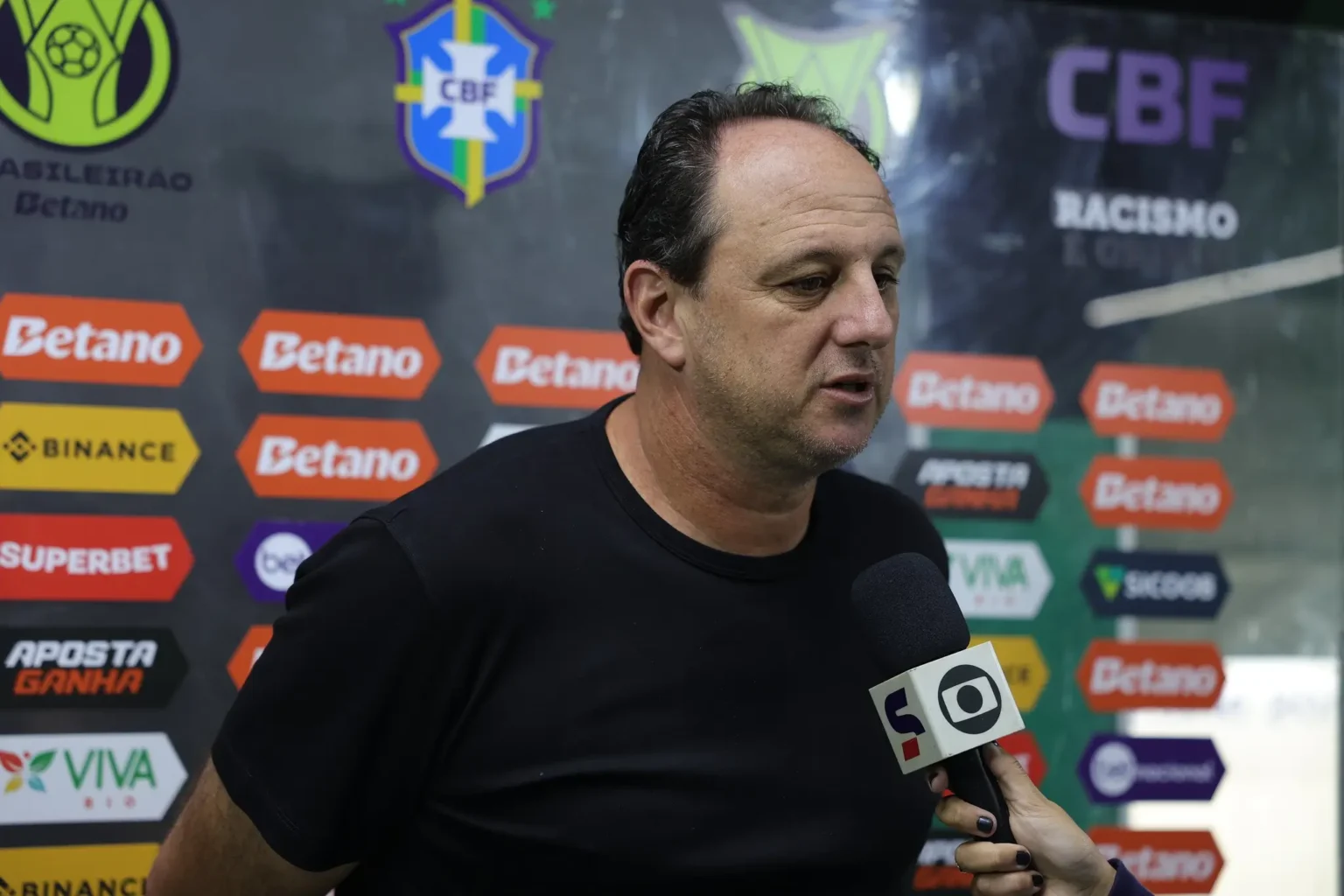 Luiz Felipe Ceni elogia "controle absoluto" do Bahia no primeiro tempo e "frieza" para definir vitória sobre o Grêmio