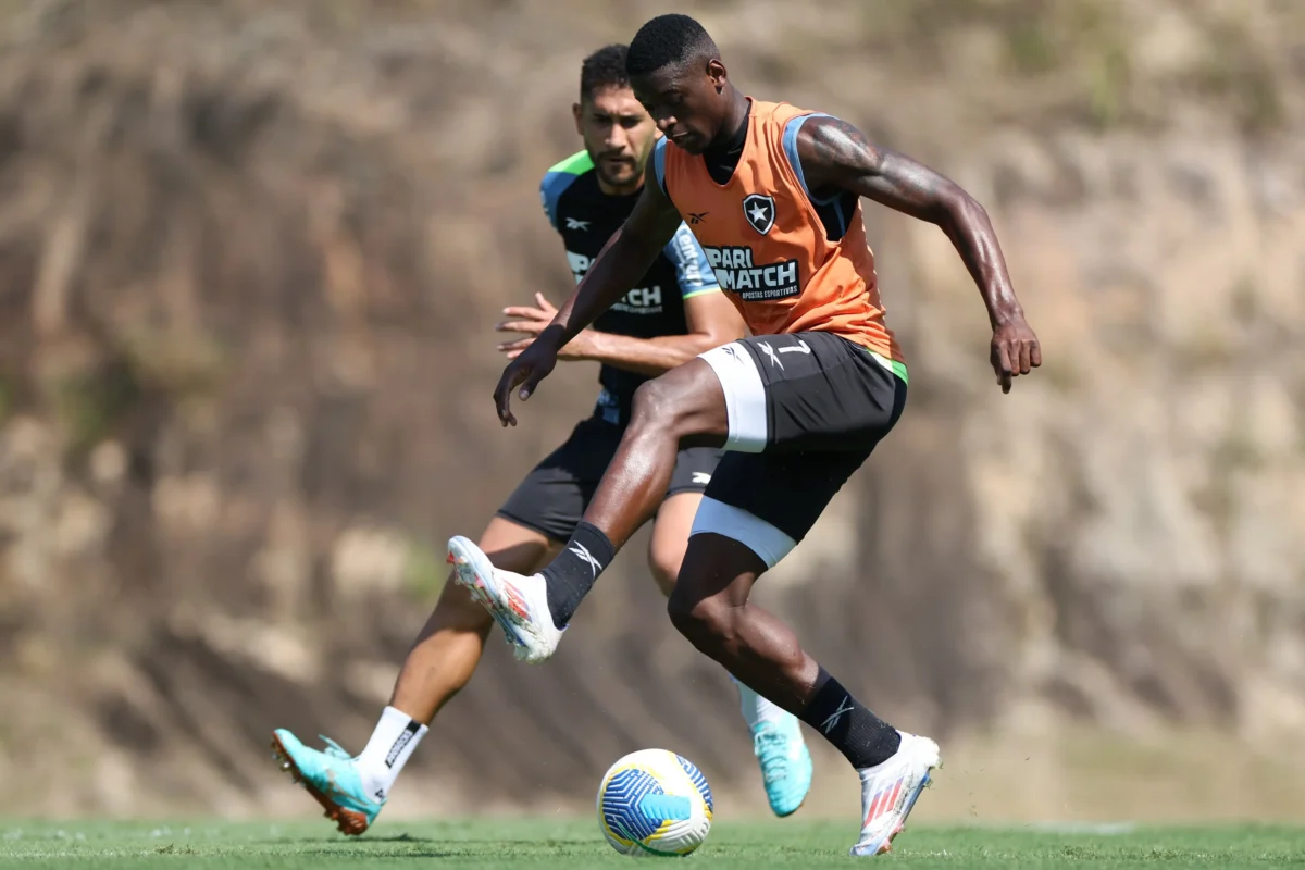 Luiz Henrique não sofreu lesão e viaja com o Botafogo para enfrentar o Bahia.