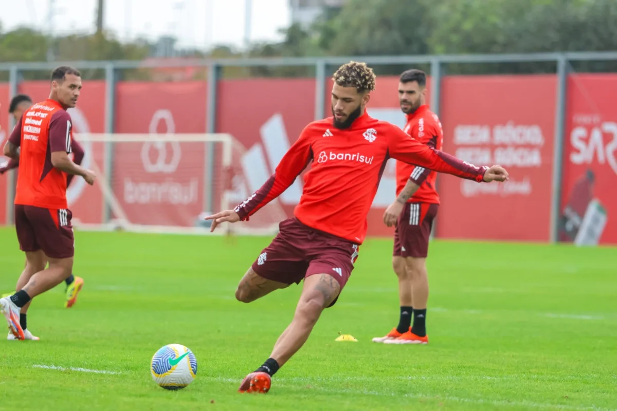 Nathan Treina Pela Primeira Vez no Inter e Está à Disposição de Mano Menezes para Enfrentar o Juventude