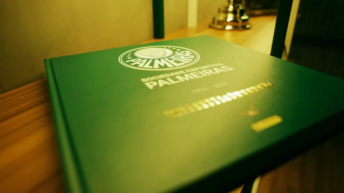 "Palmeiras Lança Livro Comemorativo: 110 Anos de História e Glórias do Clube"