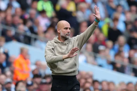 Pep Guardiola explica por que o Manchester City fez poucas contratações