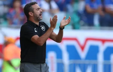 "Reação do Botafogo: Artur Jorge analisa o empate emocionante contra o Bahia"