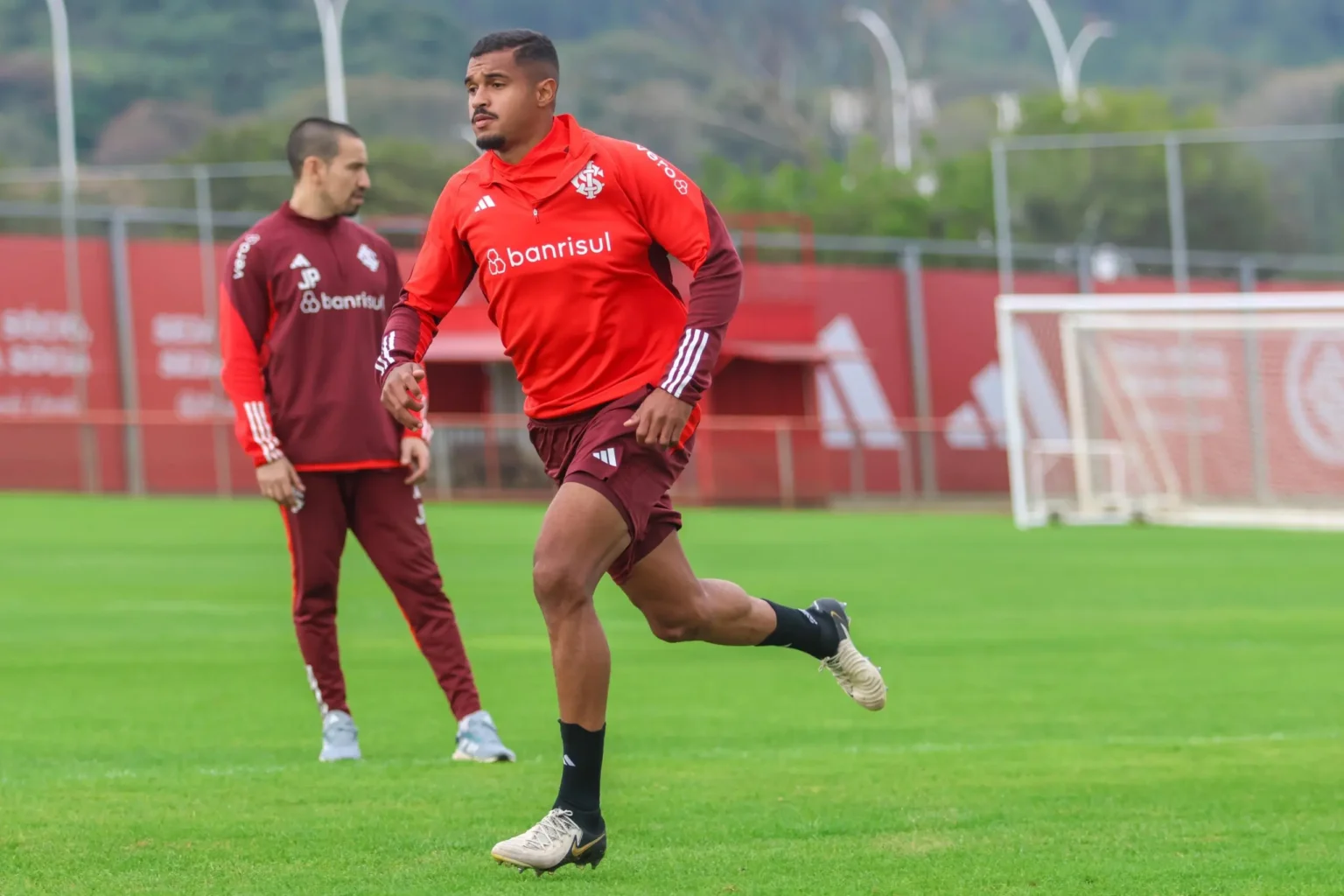 Reforços para enfrentar o Juventude: Inter relaciona dois nomes