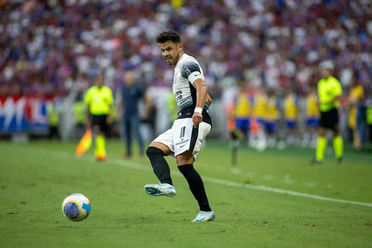 Romero: "Ninguém vai baixar a cabeça" após derrota do Corinthians com gols perdidos.