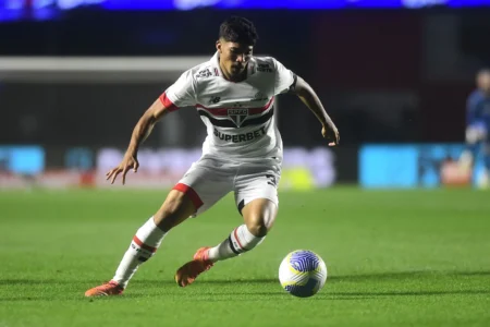 São Paulo anuncia renovação de contrato de William Gomes até 2028