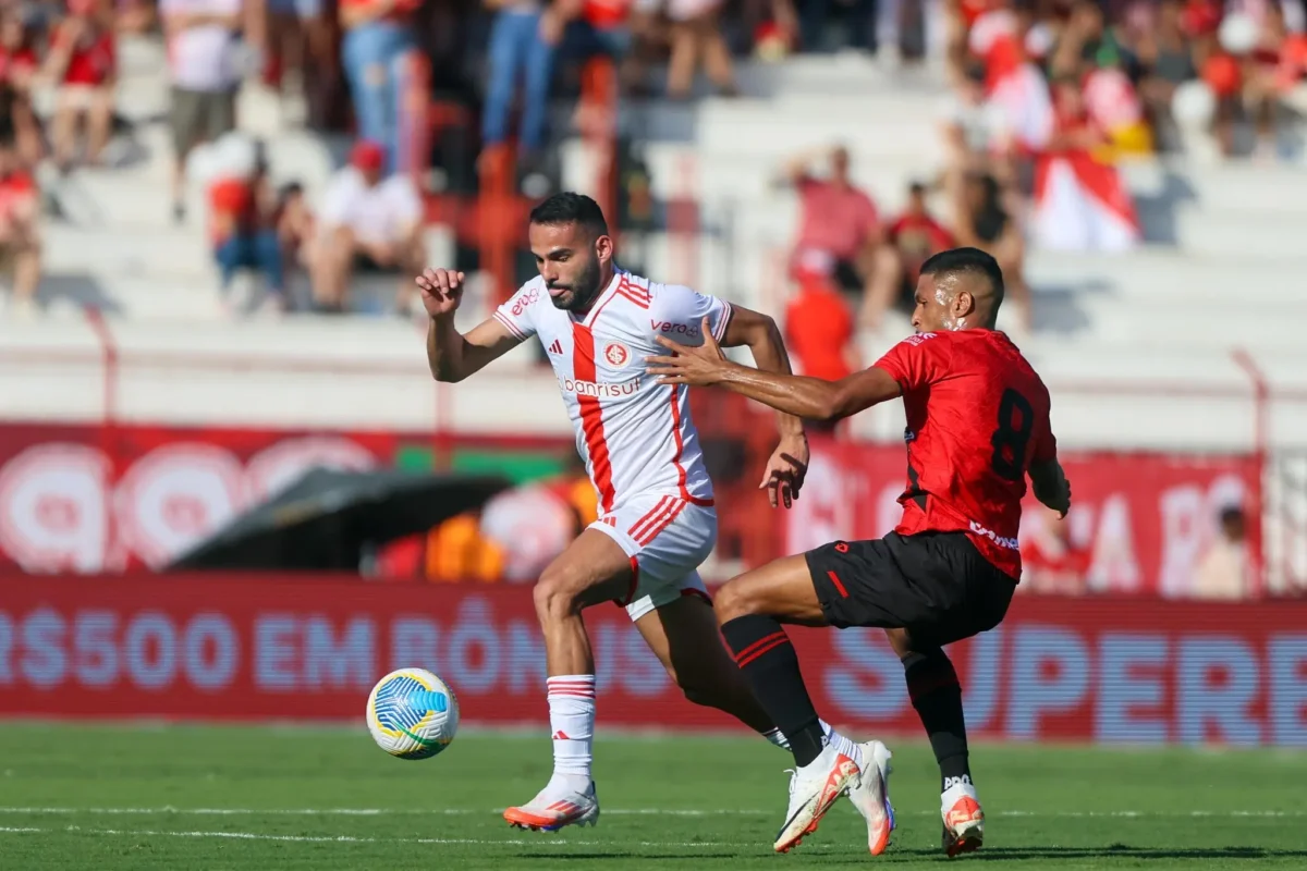 Thiago Maia assume erro e destaca defasagem física no elenco do Inter