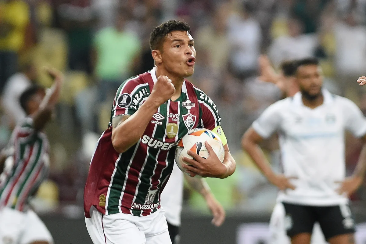 "Thiago Silva Elogia Torcida do Fluminense e Provoca Rival: 'Tem Time Lá na Frente que Não Coloca 40 Mil'"