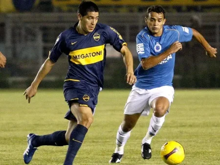 Títulos que não foram: Quando o Cruzeiro esteve perto de contratar Maradona e Riquelme, e negociou artilheiros com o Boca