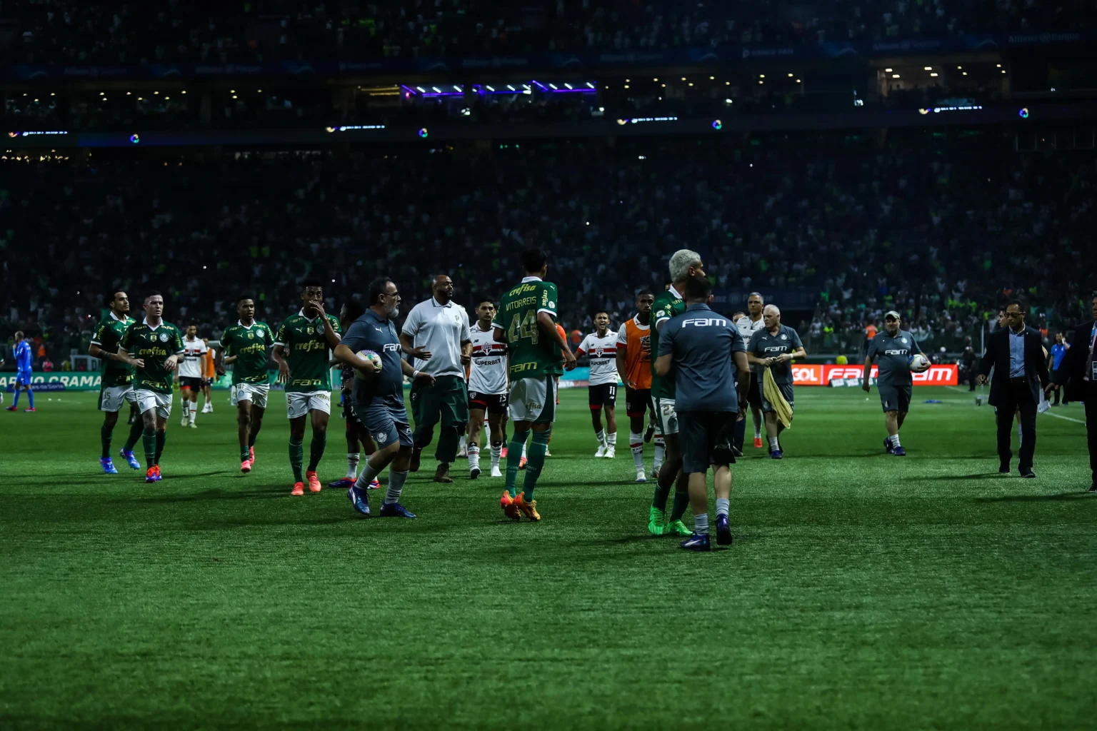 "Torcedores do Palmeiras são acusados de homofobia durante clássico contra o São Paulo"