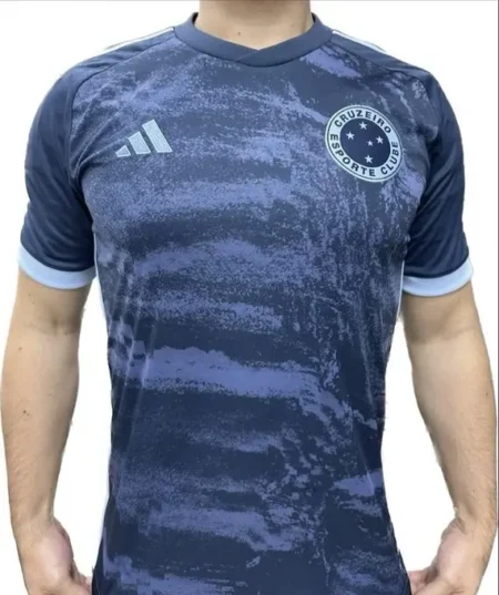 Uniforme da terceira camisa do Cruzeiro vazada em redes sociais.