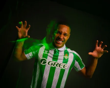 Vitor Roque Recebe Elogios do Diretor do Betis: "Podemos Ajudá-lo Muito"