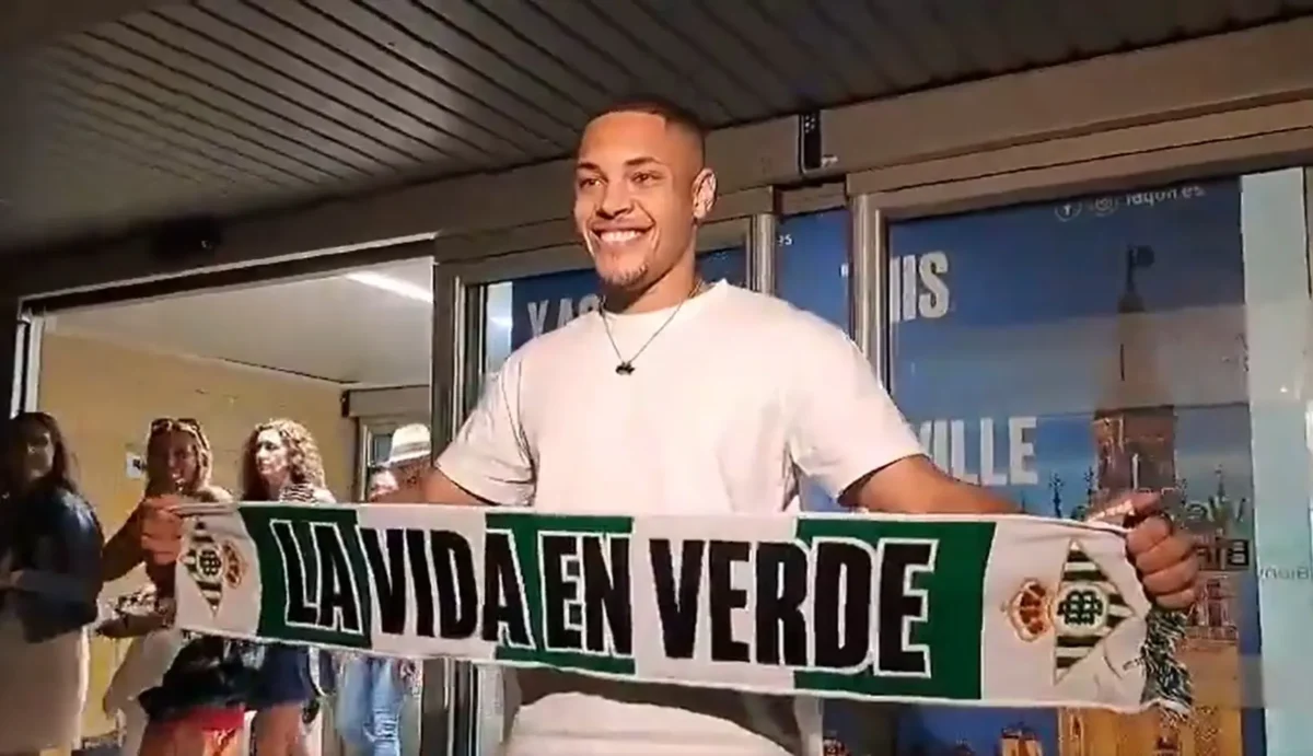 Vitor Roque chega à Sevilha para assinar com o Betis: tudo sobre a transferência