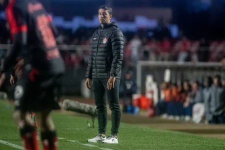 Vitória 2 x 0 São Paulo: Carpini destaca início de jogo como crucial para derrota no Morumbi