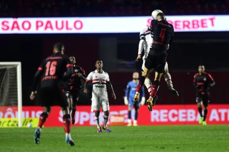 Wagner Leonardo e Ryller desperdiçam; Vitória é derrotado pelo São Paulo, Alerrandro faz gol.