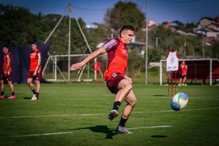 "Após Intensa Semana de Treinos, Borré Vislumbra um Inter Renovado Contra o Palmeiras: 'Nova Abordagem'"