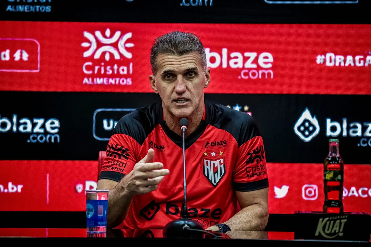 Título otimizado para SEO em Português-BR: "Atlético-GO 'Castigado' com Empate Após Grande Jogo Contra o Vasco, Analisa Técnico Vagner Mancini"