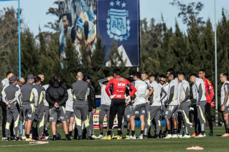 "Atlético-MG Escalação: Milito se Prepara na Argentina e Pode Repetir Time do Clássico"