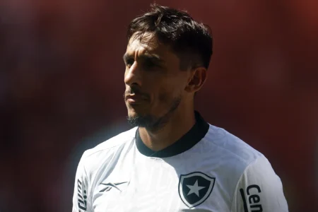 Botafogo: Damián Suárez Cita Problemas Pessoais e Não Viaja para Jogo Contra o Bahia