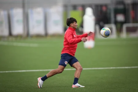 "Bragantino Aprimora Habilidades Ofensivas e Bola Parada em Preparação para as Oitavas da Copa do Brasil"