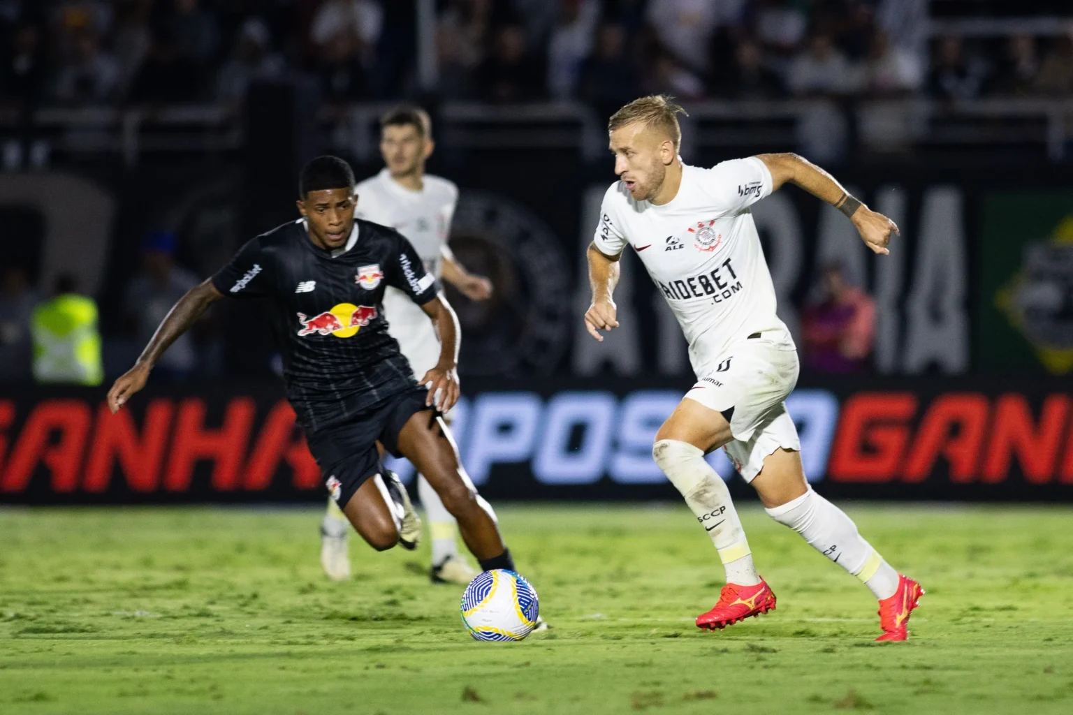 "Bragantino Enfrenta Corinthians em Sequência de Três Jogos em 11 Dias"